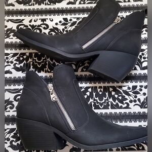 GBG Black Ankle Booties Sz 8M
